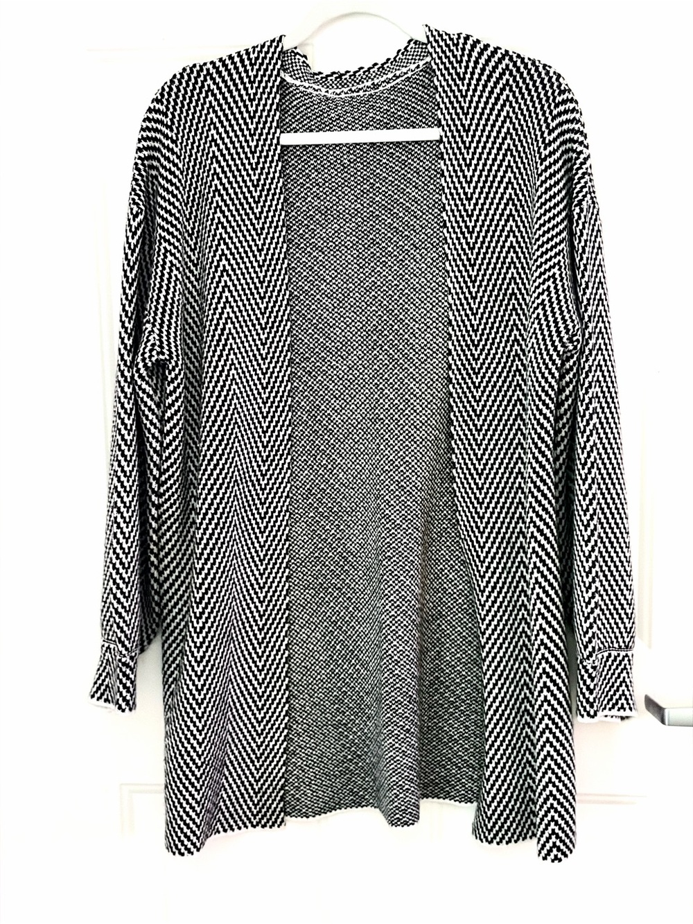 Open-Front Black & White Chevron Cardigan NWOT.